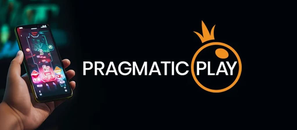 Pragmatic Play logó és mobiltelefonon futó játék képernyője, modern online kaszinós játékélményt bemutatva.