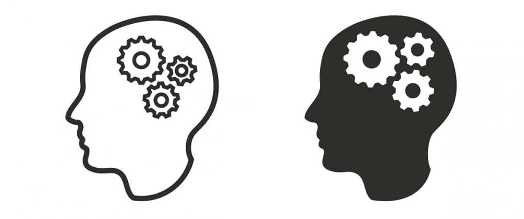 Két emberi fej sziluett fogaskerekekkel, gondolkodás, memória és mesterséges intelligencia koncepció ábrázolása.
